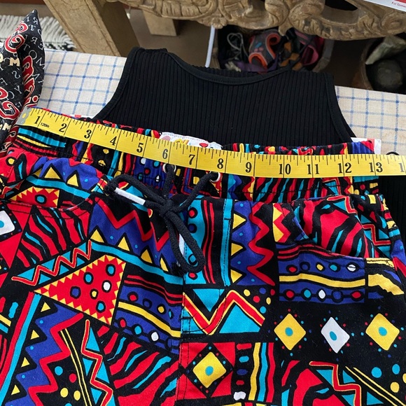 SOLD 90s VINTAGE FUNKY GEOMETRIC SHORTS - Picture 4 of 7